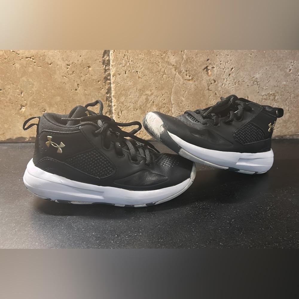 UA Boys Basketball Shoes